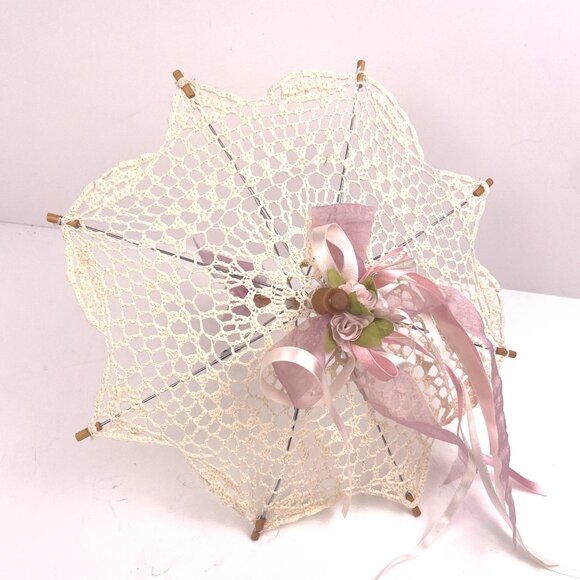 Paradise Galleries Musical Porcelain Doll 15” 1994 TC J779 with Lace Parasol - Picture 13 of 15